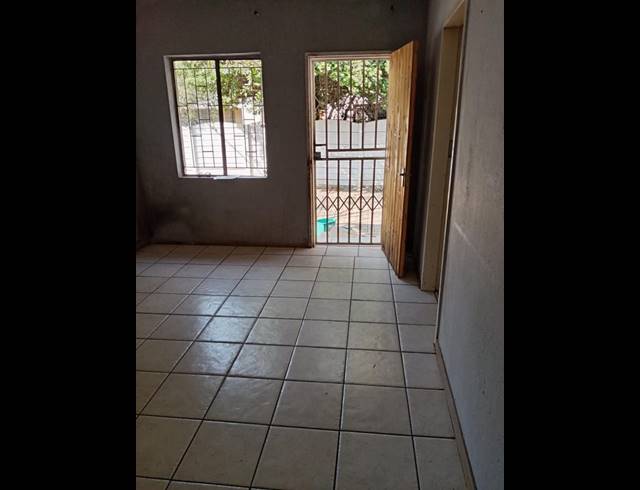 1 BEDROOM PROPERTY TO RENT IN MAYBERRY PARK